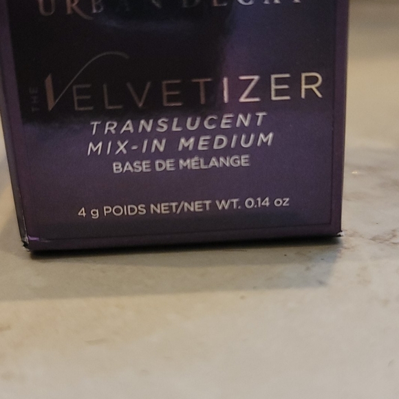 Urban Decay Velvetizer Translucent Mix in Medium - Picture 2 of 5